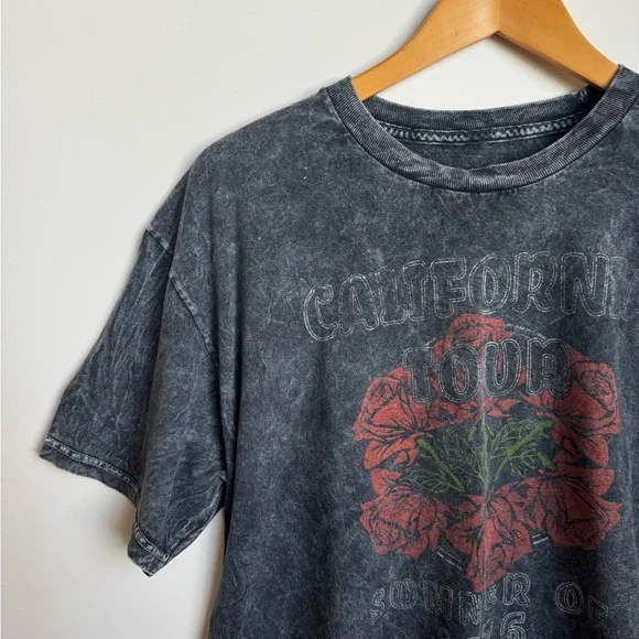 Faded graphics tee - Picture 2 of 10